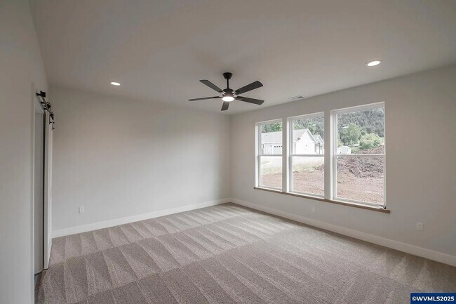 Building Photo - 4 Bedroom 2 Bath House