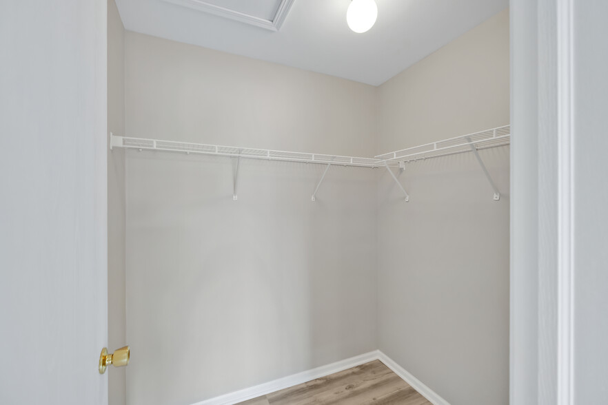 Building Photo - 222 Bertram Dr