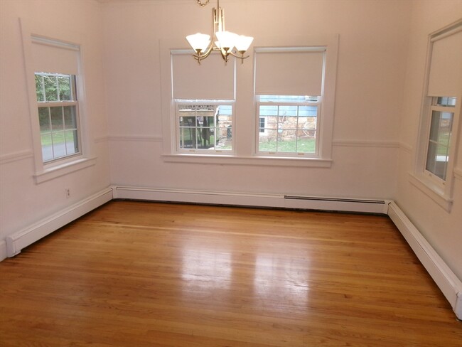 Building Photo - 58 Bancroft Park