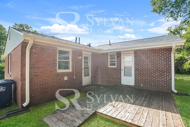 Building Photo - Where Charm Meets Comfort