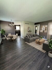 Building Photo - 2408 Whitesburg Dr