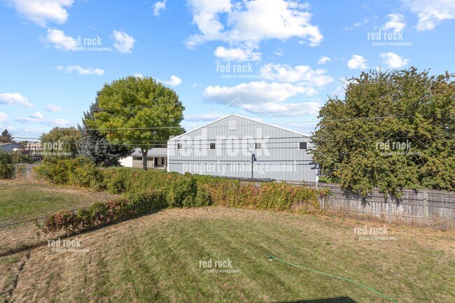 Building Photo - 2724 N Perrine Ct