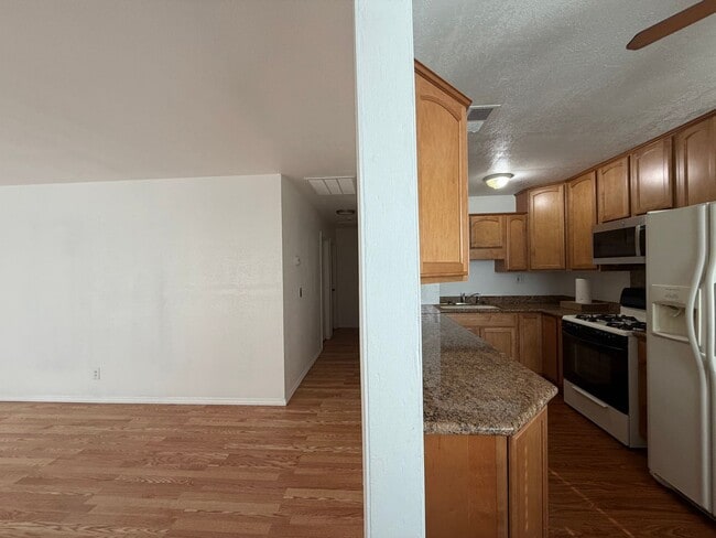 Building Photo - NEW LISTING!! 3 Bedroom 1.5 Bathroom House with Huge Yard, Central Heat & Air!