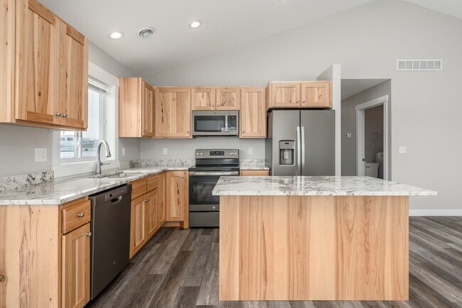 Building Photo - 102 7th Ave NW
