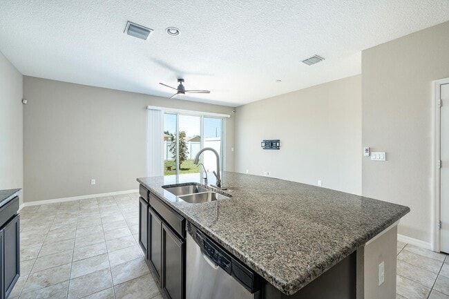 Building Photo - 7069 Woodchase Glen Dr