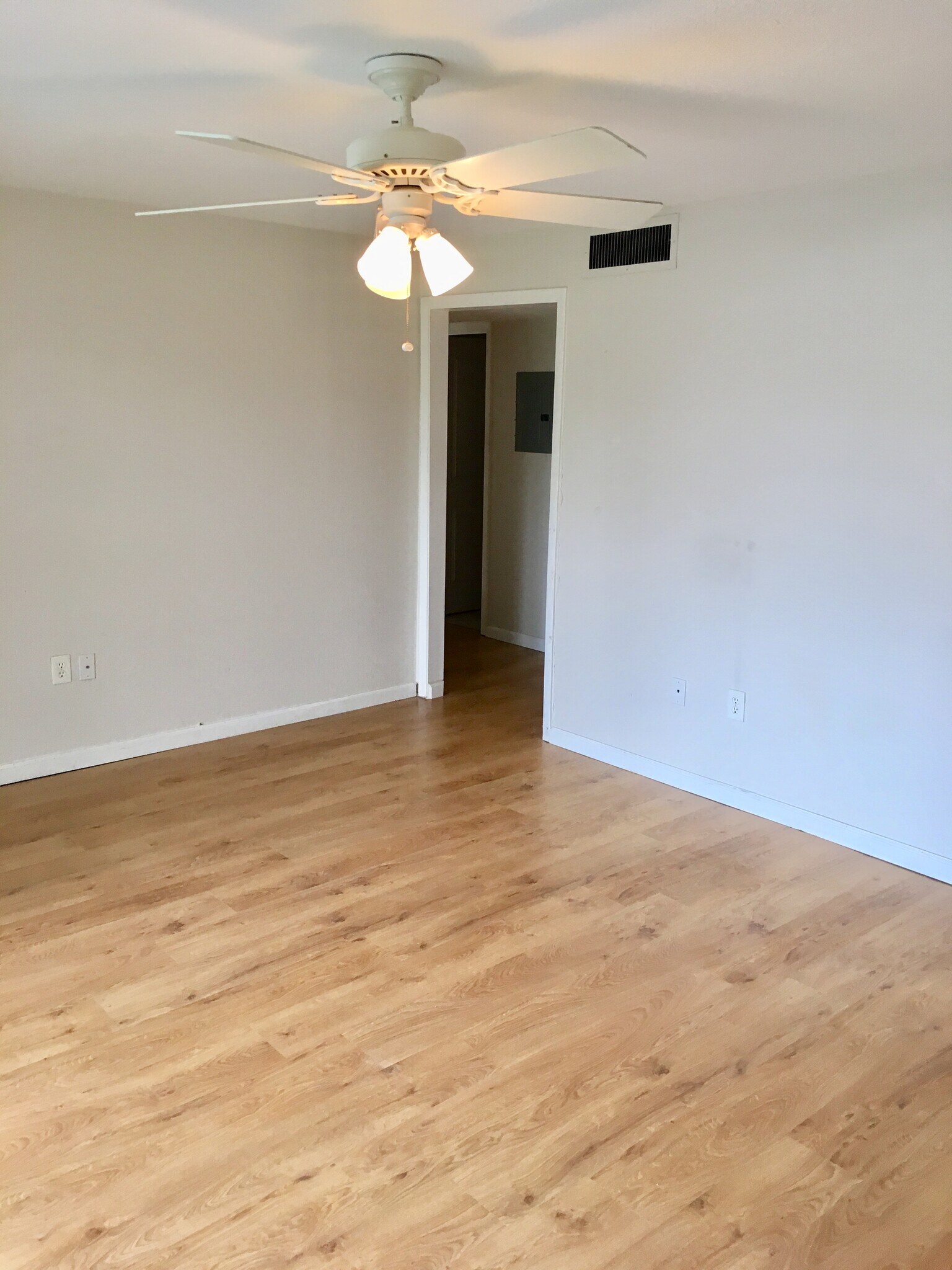 Building Photo - 516 Orange Dr
