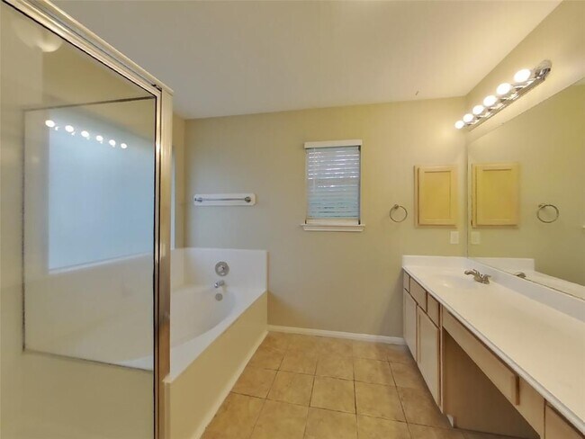 Building Photo - 7719 Trophy Pl Dr