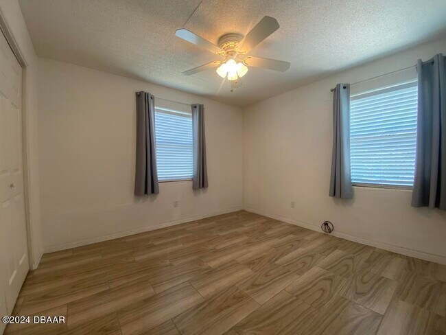 Building Photo - 19 Rivershore Dr