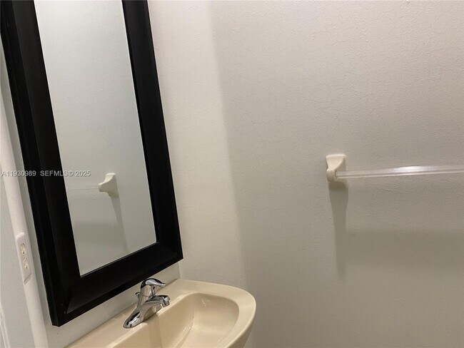 Building Photo - 112 Wakulla Springs Way