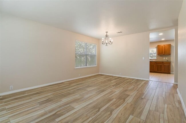 Building Photo - 401 Spruce Dr