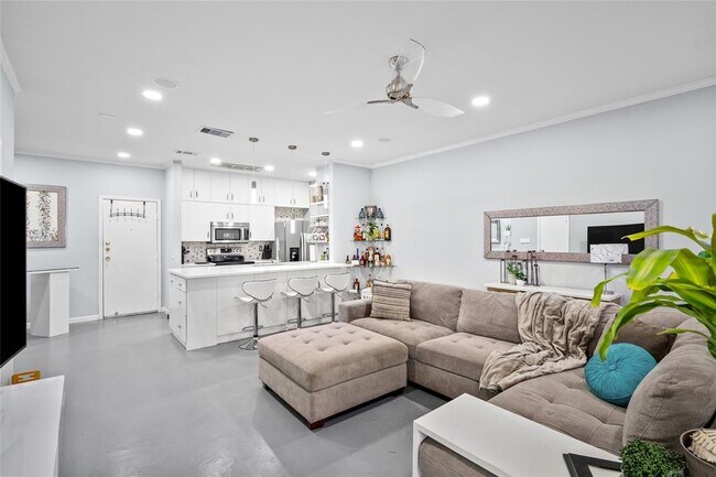 Building Photo - 9850 Pagewood Ln