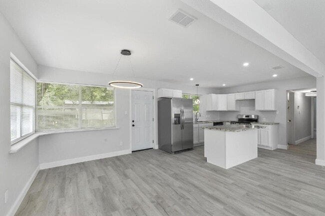 Building Photo - Modern 3-Bedroom Townhome Near Downtown, I...