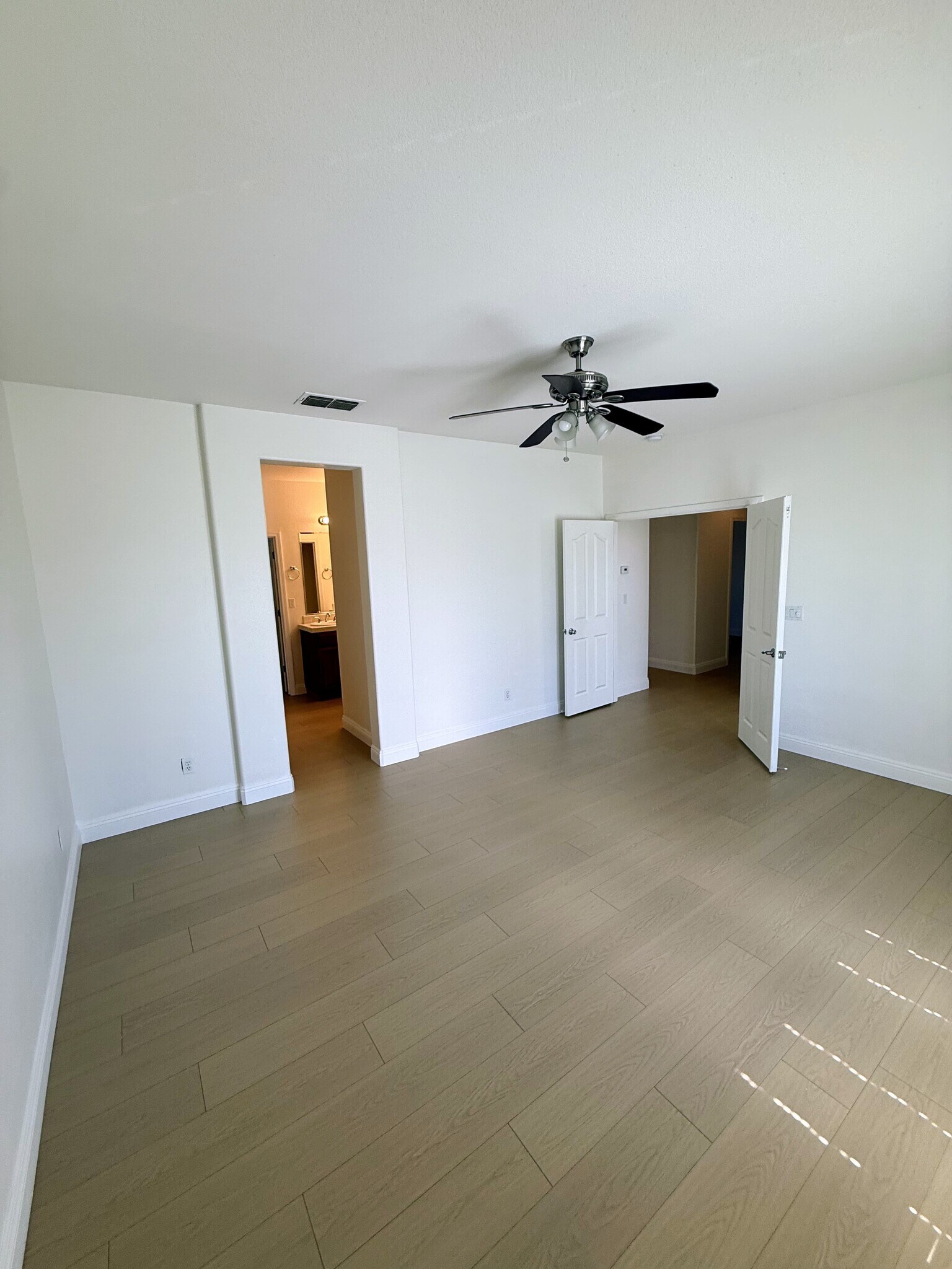 Building Photo - 5424 Knotty Pine Way