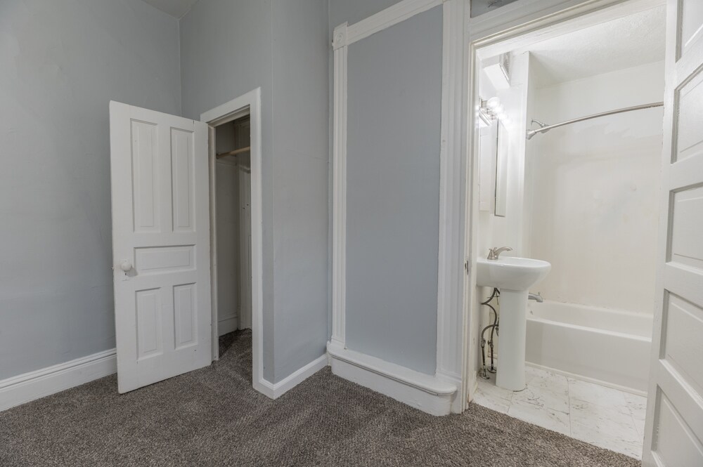 Building Photo - 138 N 38th Ave