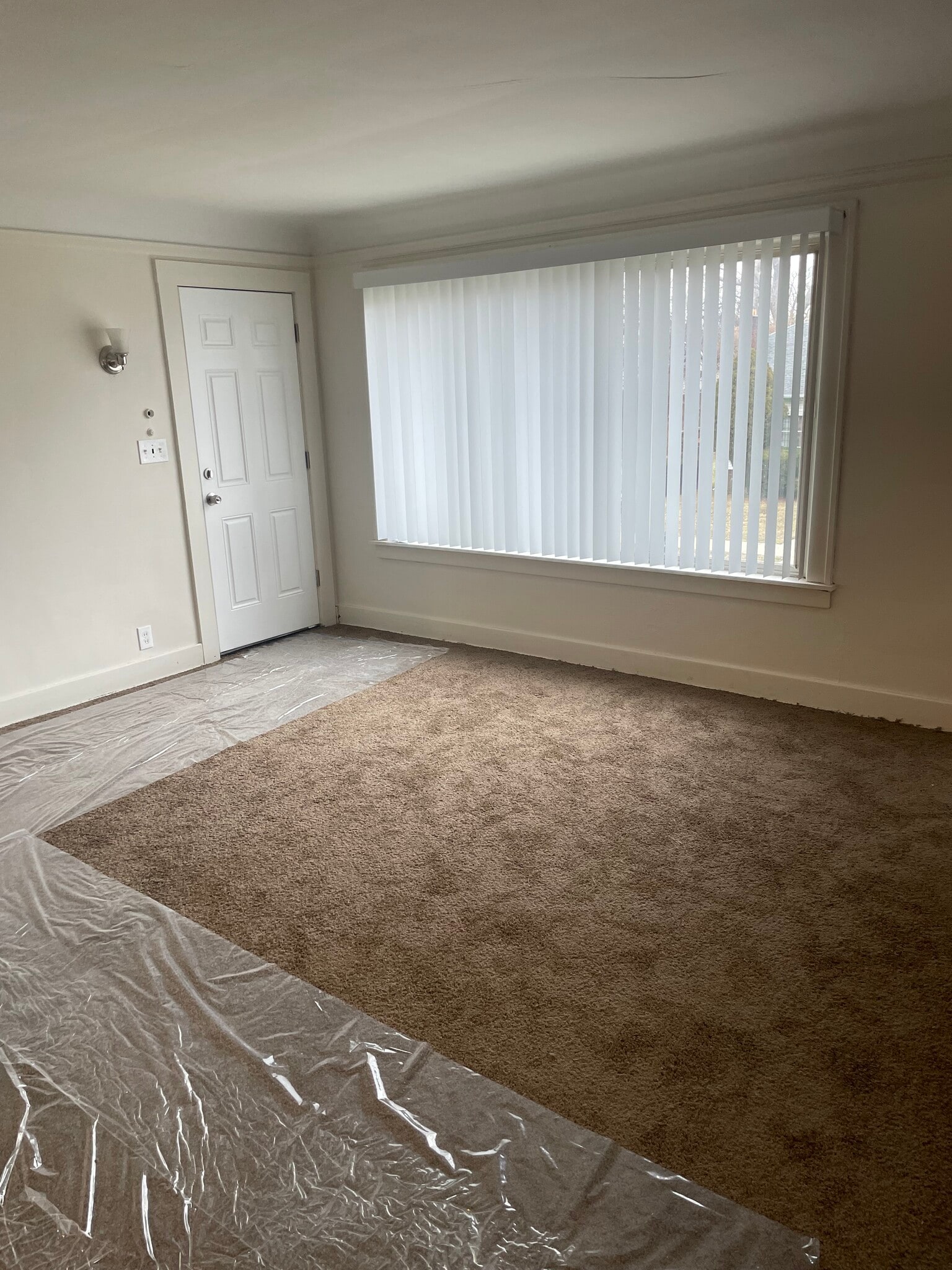 Living room - 14353 Strathmoor St