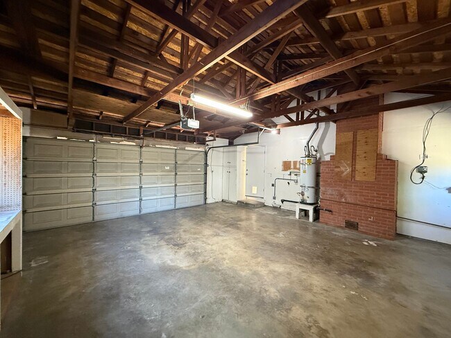 Building Photo - Newly renovated single story in Greenwood Estates!