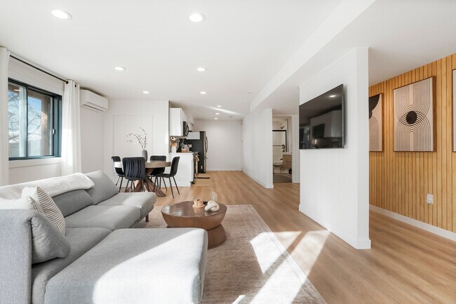 Building Photo - Robb Way