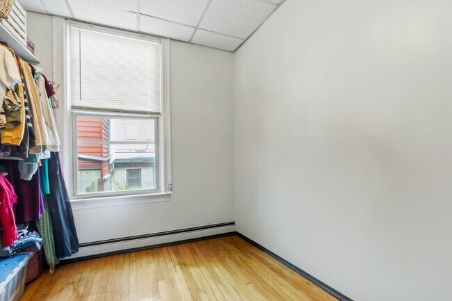 Building Photo - 339 Park Ave
