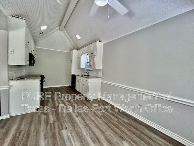 Building Photo - 7729 Red Oak St