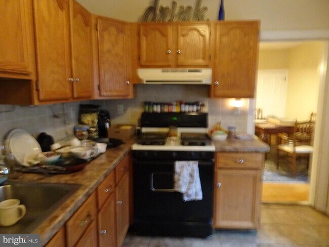 Building Photo - 616 Delaware St