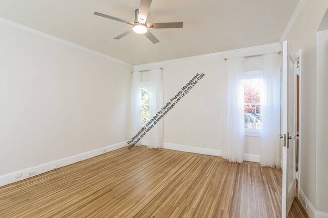 Building Photo - Stunning 3BR / 2BA Split-Level Home in Maxwell Park!