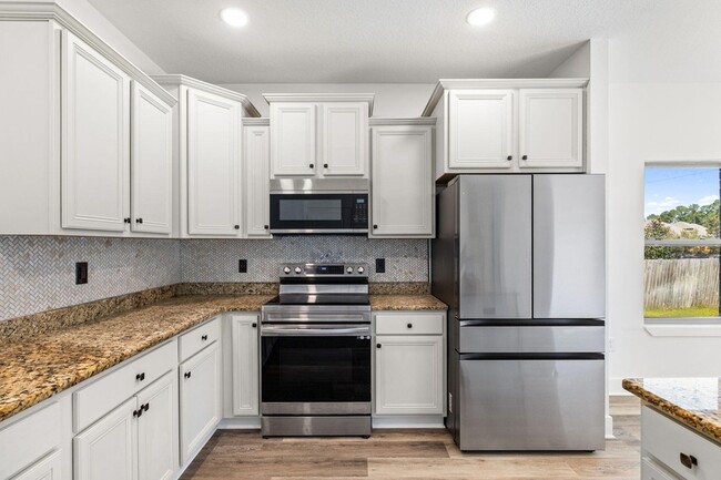 Building Photo - 140 Kinley Ave