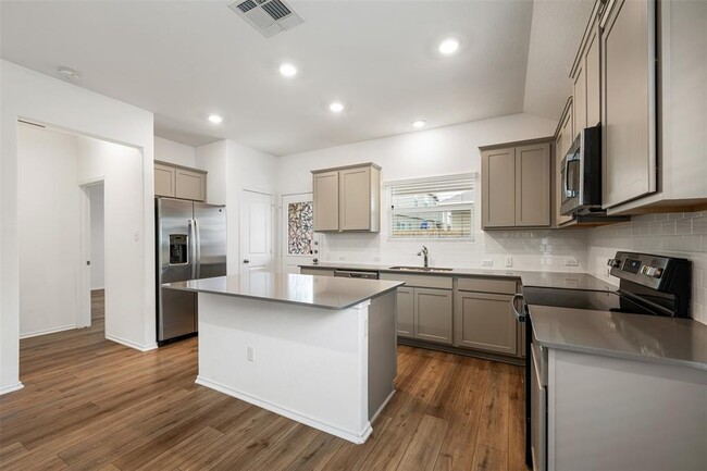 Building Photo - 148 Perfect World Lp