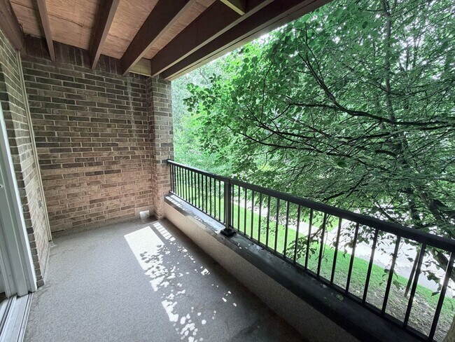 Building Photo - Large 1BR Condo with Patio, Heated Parking, Pool, Sauna & Tennis Courts!