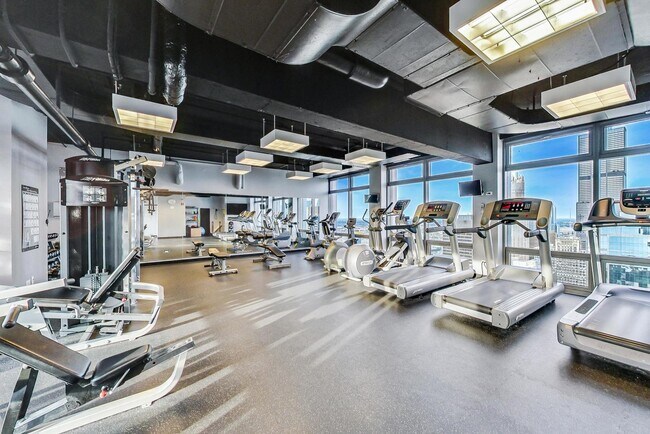 Building Photo - 65 E Monroe St