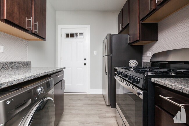 Building Photo - 701 W Brompton Ave