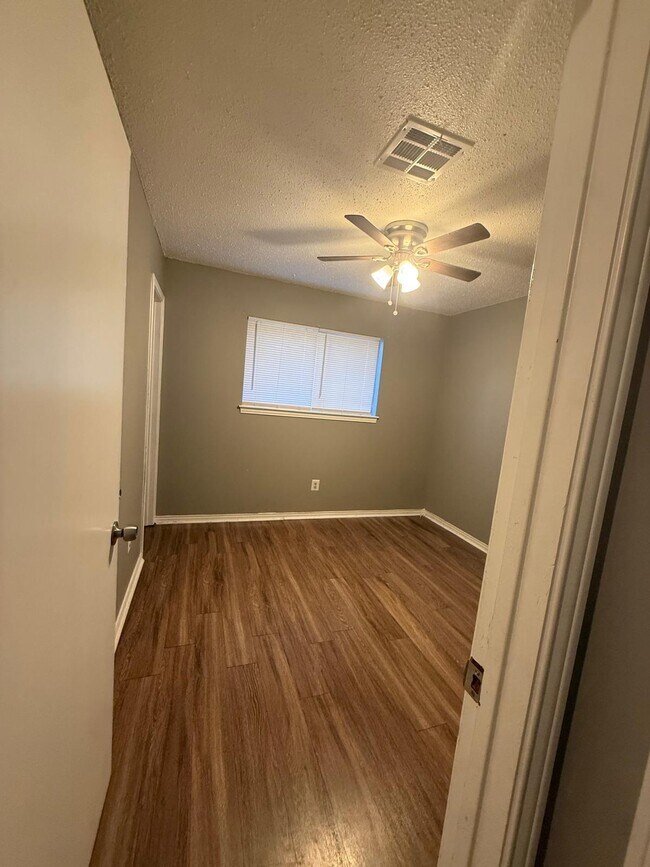 Building Photo - 2300 S Kate Ave