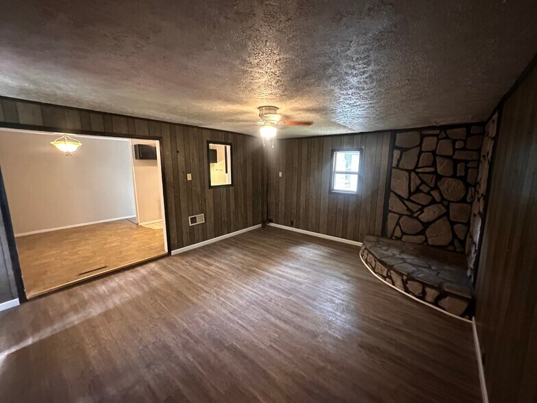 Building Photo - 116 Anita Ln