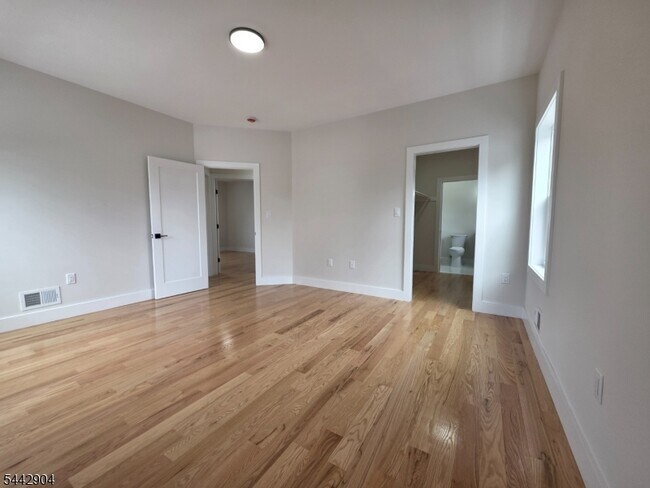 Building Photo - 747 Rahway Ave