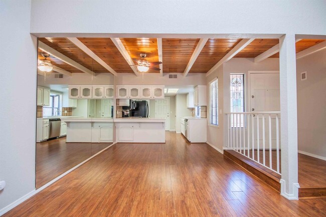 Building Photo - 7079 N Teilman Ave