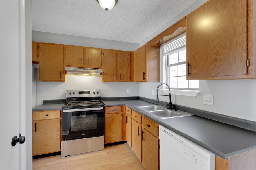 Kitchen - 103 Montague Dr