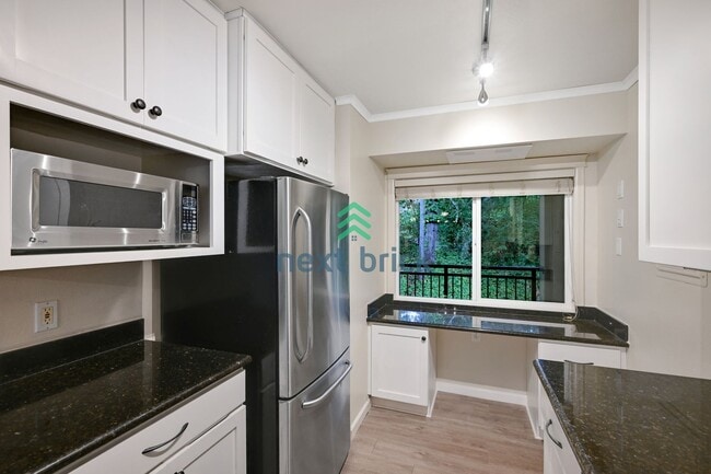Building Photo - Beautiful home with 2 beds and 1 bath for ...