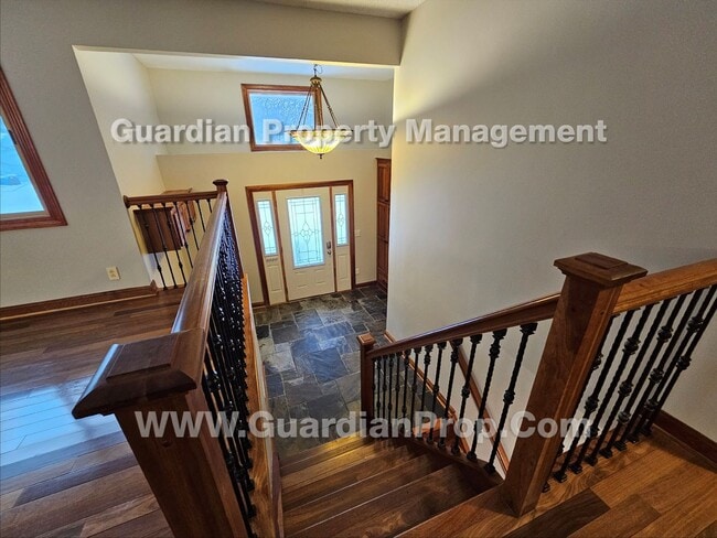 Building Photo - Updated Plymouth Single Family Home, 2 Car Garage, Large fenced Yard, Gas Fireplace