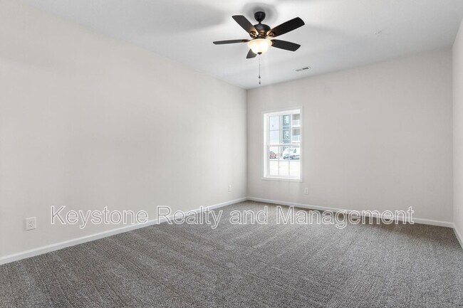 Building Photo - 109-B-109 E Johnson Cir