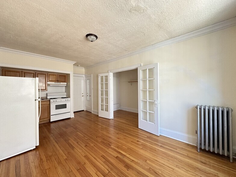 Building Photo - 2737 N Spaulding Ave