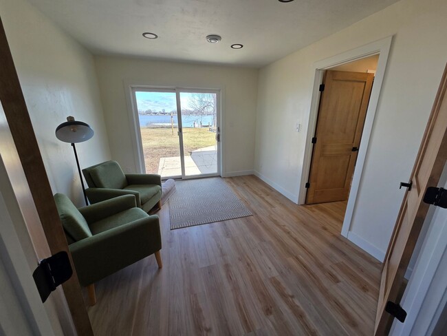 Building Photo - 1693 W Butte Des Morts Beach Rd