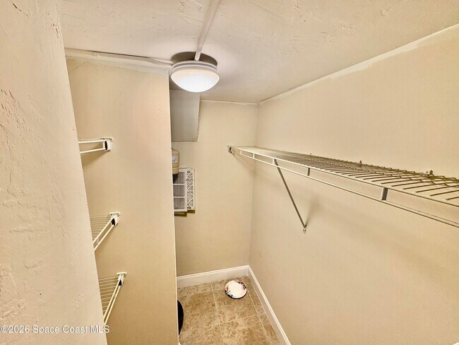 Building Photo - 405 Adams Ave