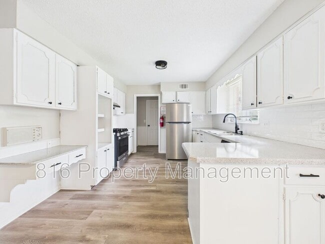 Building Photo - 3233 Shady Bend Dr