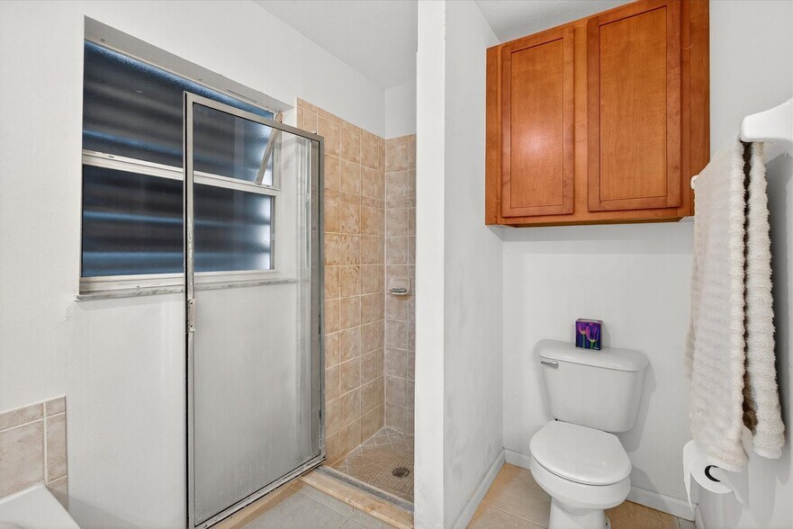 Building Photo - 1058 SW Locke Ave