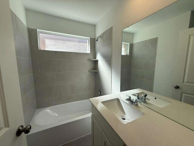 Building Photo - 577 Sormonne Lp