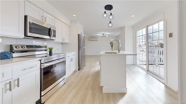 Building Photo - 37 Village Rd