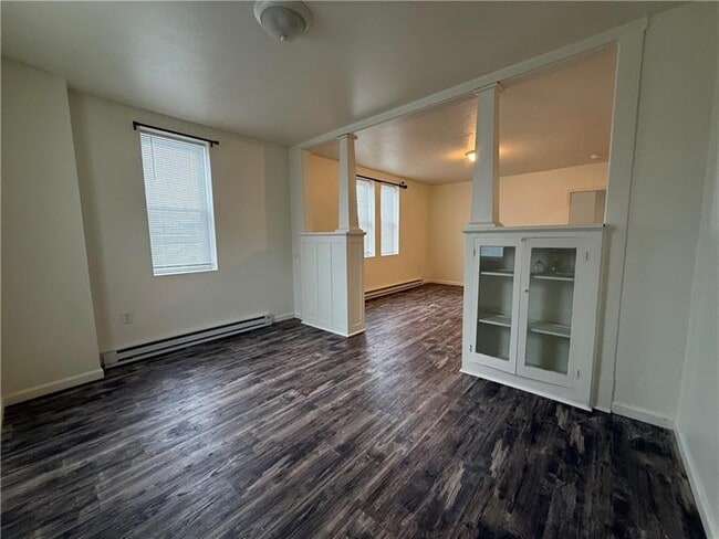 Building Photo - 570 Kendall Ave