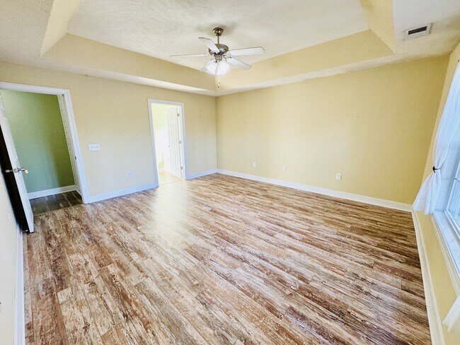 Building Photo - 932 Eaglet Cir