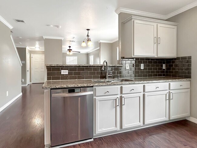 Building Photo - Spacious 5-Bedroom Retreat with Oversized Primary Suite in Converse