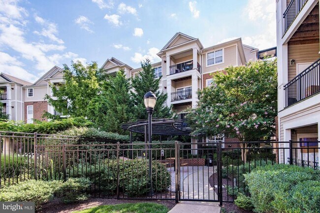 Building Photo - 12958 Centre Park Cir