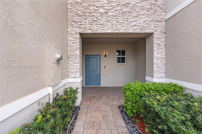 Building Photo - 818 SE 17th St